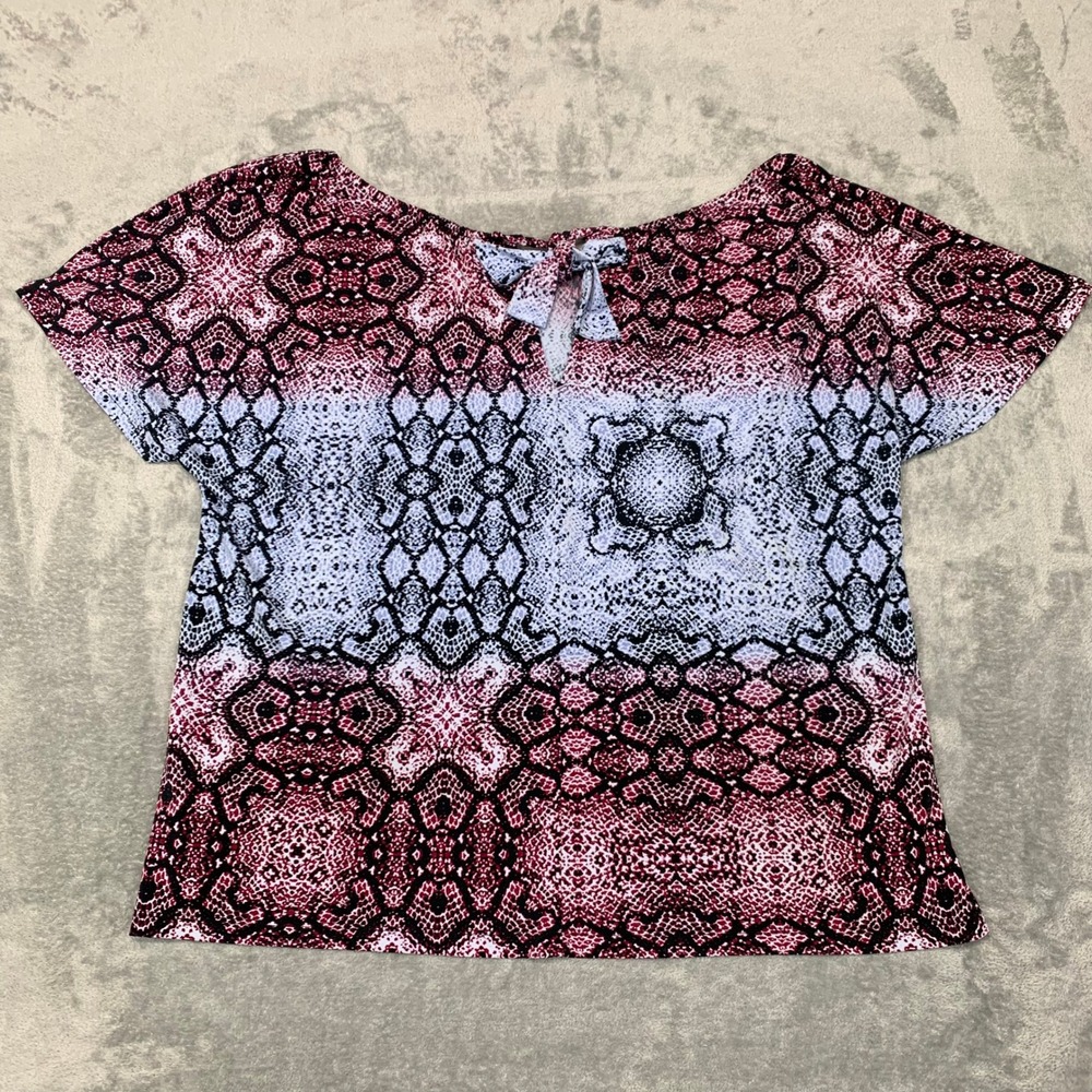 Daisy Fuentes Woman 1X Red Animal Print Keyhole Top Stretch Knit Boho Y2K